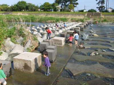 今年も川遊び